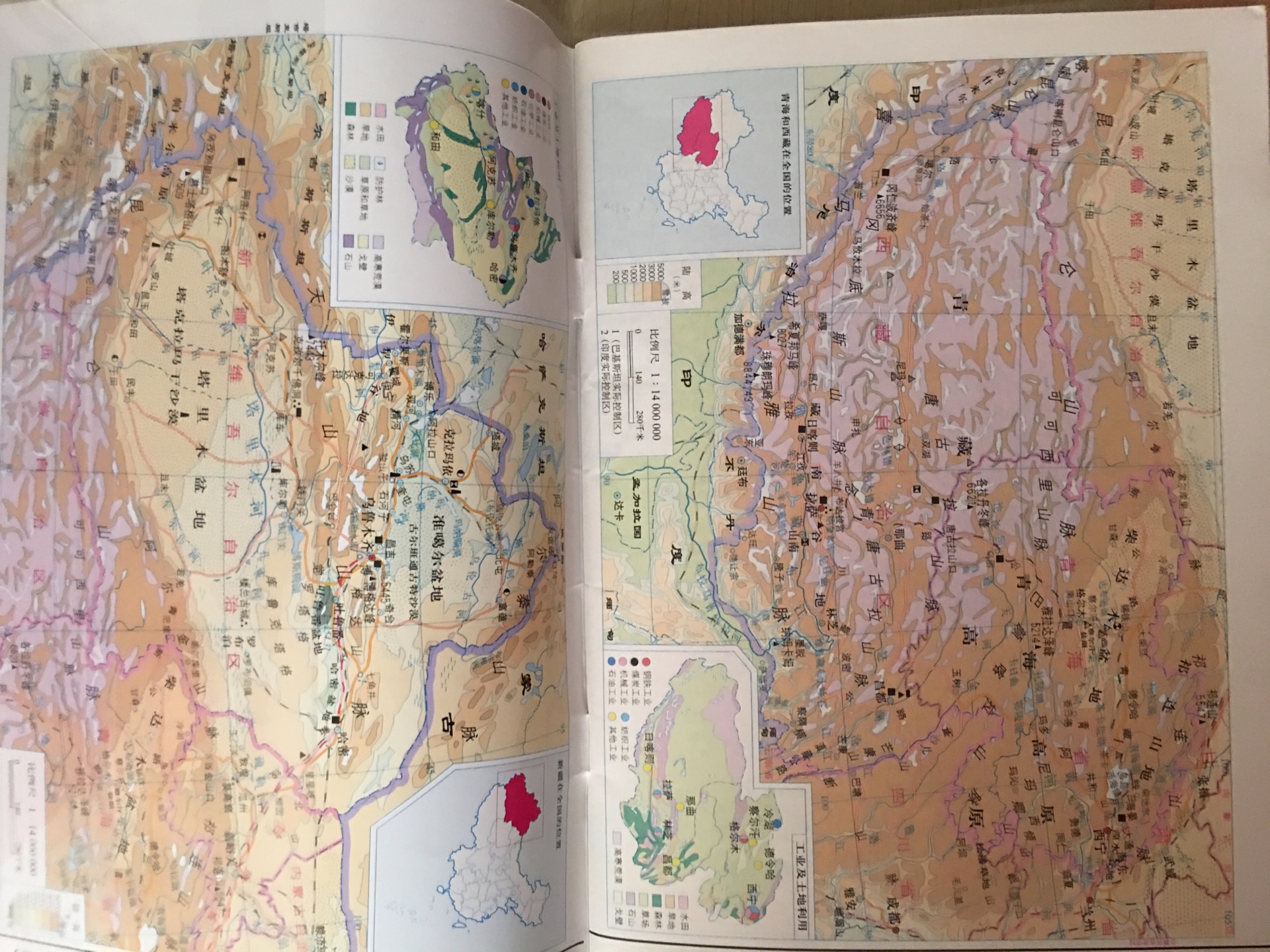 孩子老师要求带小的中国地图，上次在买的都是大图，只能再买一份了，挑了很久，终于找到了，非常不错，内容很多，知识点也很详尽，一致好评……