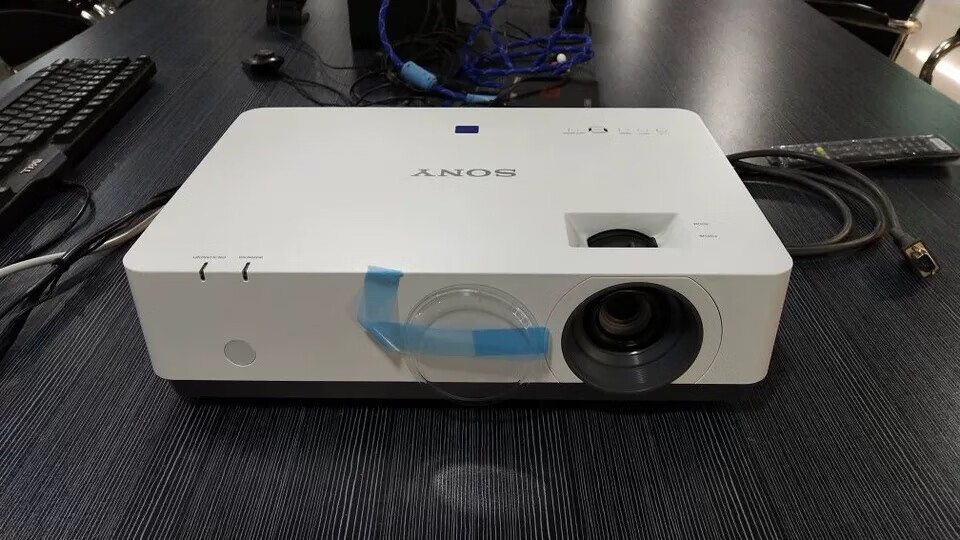 索尼高清简约投影仪办公家用兼具的一款6699元