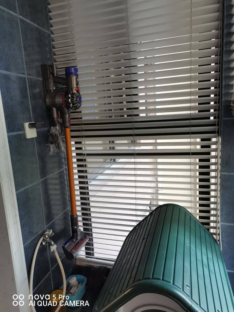 戴森(Dyson)吸尘器V8FluffyOrigin手持吸尘器家用除螨无线宠物家庭适用