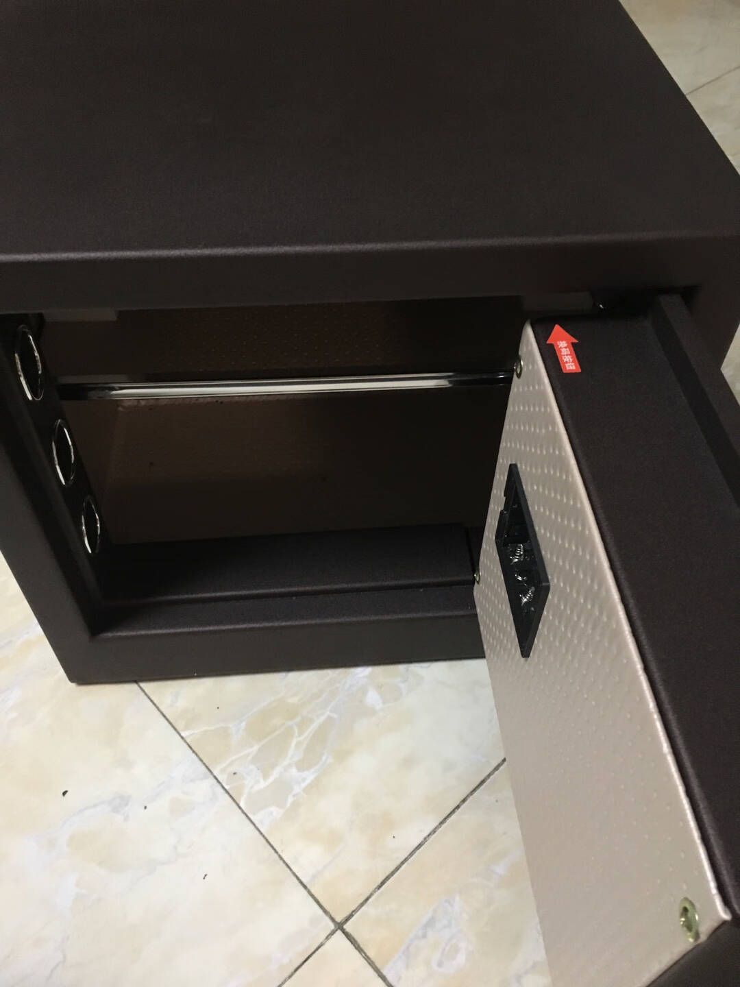 得力(deli)保险柜高25CM小型办公家用保险箱指纹+密码双保险保管箱格调黑27105
