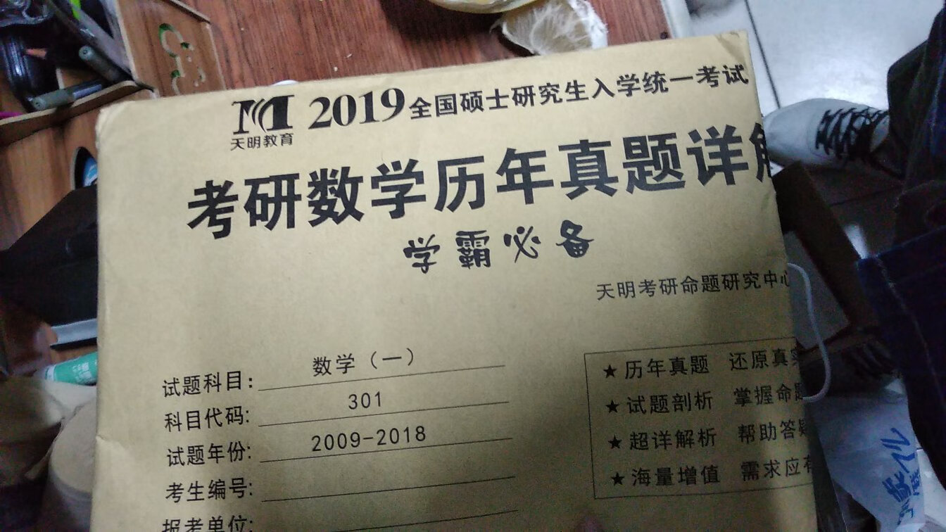 "村上春树说   如果我爱你 而你也正巧爱我  你头发乱了的时候  我会笑笑地替你拨一拨  然后 手还留恋地在你发上多待几秒  但是 如果我爱你 而你不巧地不爱我  你头发乱了  我只会轻轻地告诉你 你头发乱了" ???