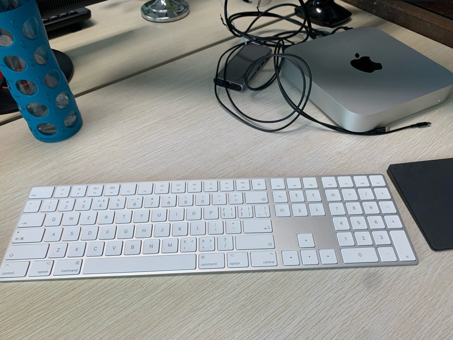 Apple带小键盘妙控键盘，和苹果电脑很好配合用