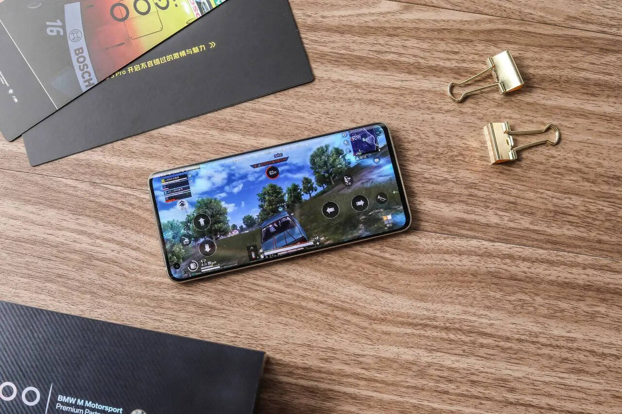 vivoiQOO5Pro赛道版8GB+256GB120W闪充120Hz高刷骁龙865游戏手机双模5G全网通vivoiqoo5pro