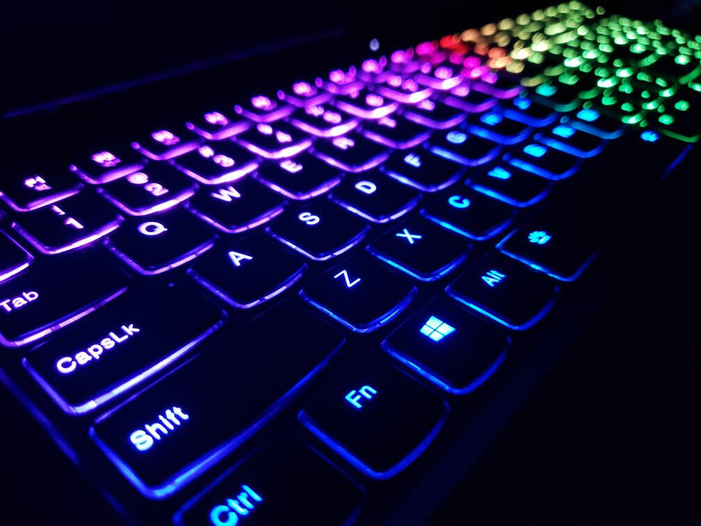 联想(Lenovo)拯救者Y7000P15.6英寸游戏笔记本电脑(i7-10750H16G512GSSDGTX1650Ti144Hz100%sRGB)