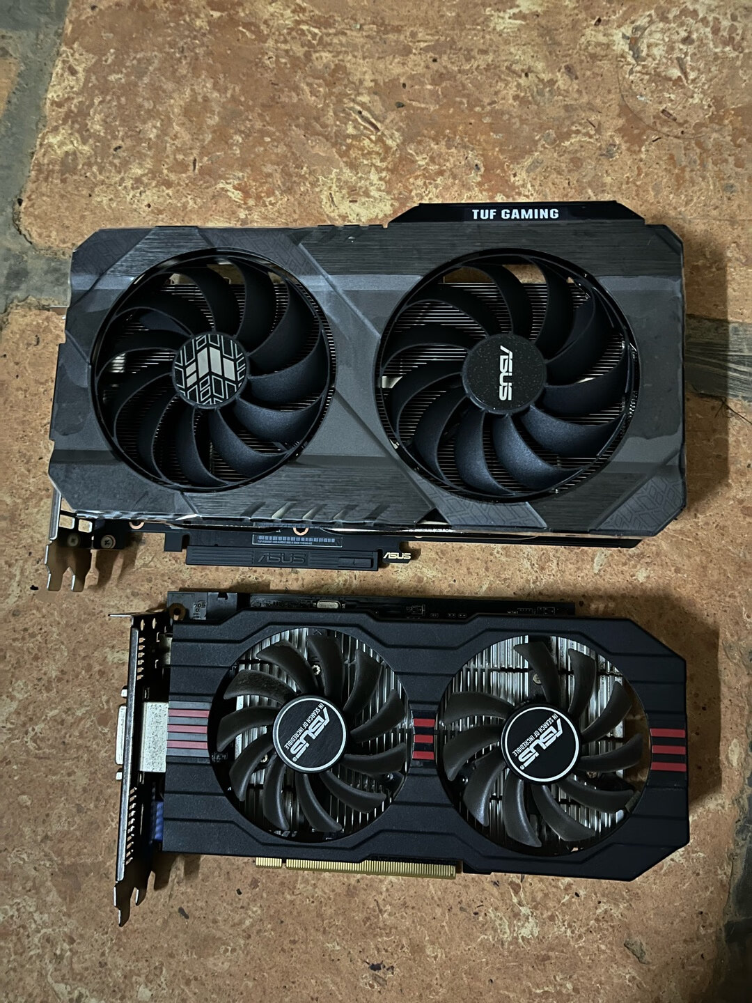 双风扇压制100瓦的gpu还是有空余量的外形外观:华硕的品质还是可以的