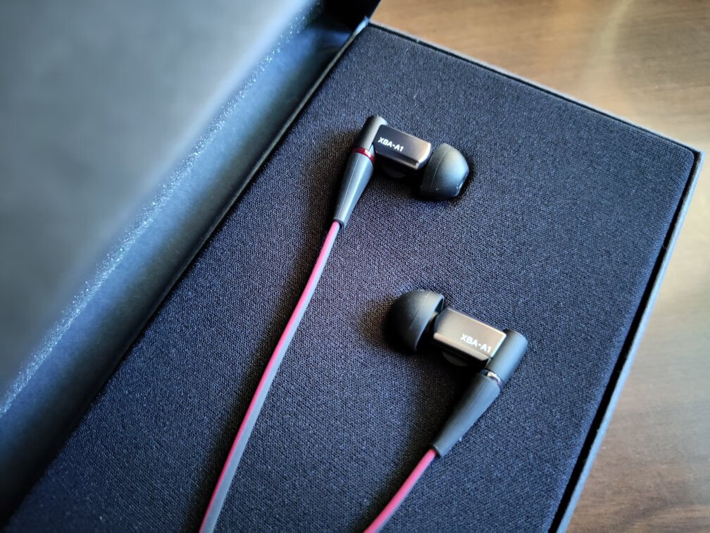 索尼xba-a1ap入耳式圈铁耳机,500元左右经典送男朋友礼物