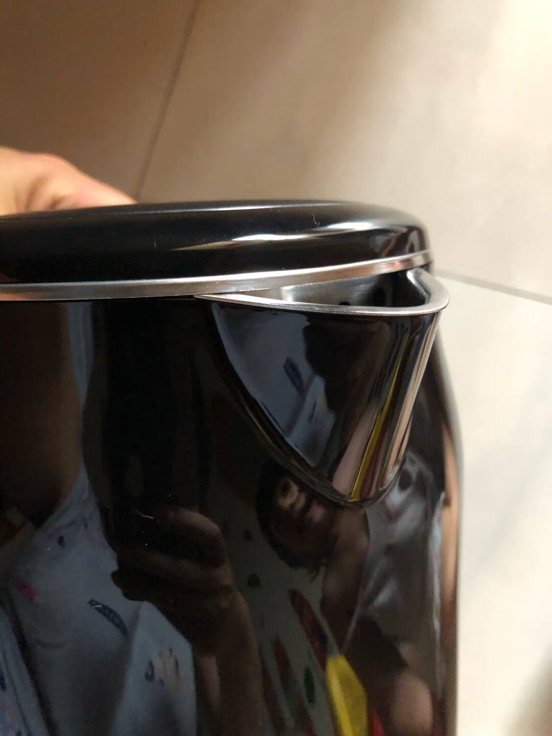 美的(Midea)电水壶热水壶烧水壶家用双层防烫无缝内胆快速沸腾1.7L大容量304不锈钢开水壶黑武士水壶高颜值新款丨SH17M301b