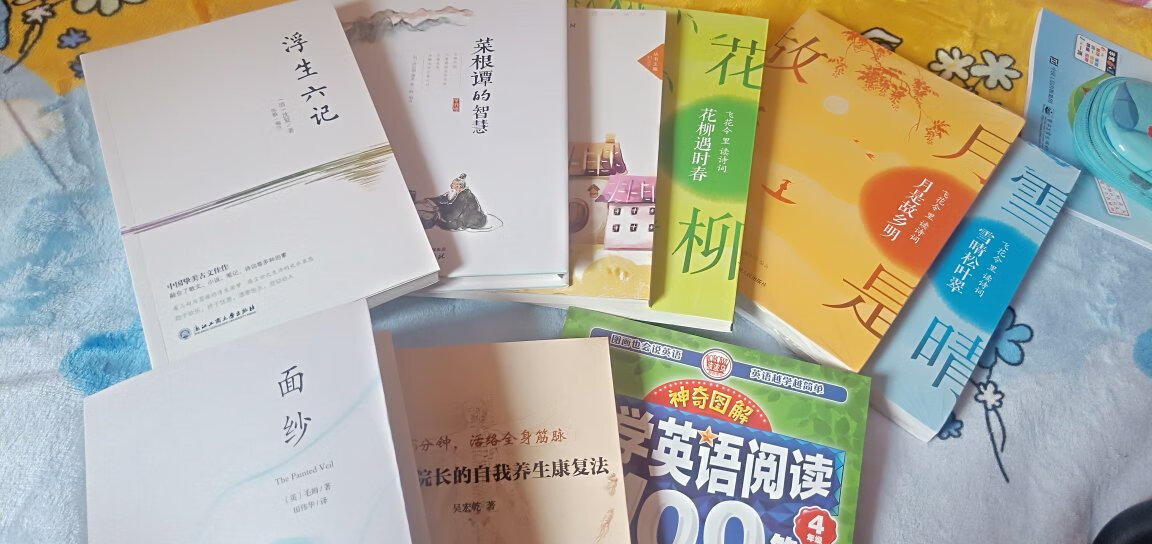 风花雪月四本一套买齐了，彩色正版书，好久没有看诗词了中国传统文化的瑰宝啊。