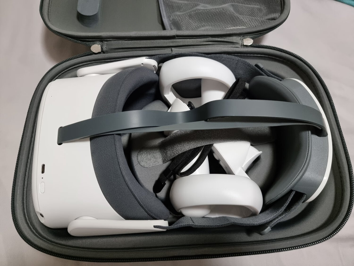 Pico Neo 3 VR一体机，上千小时VR游戏内容