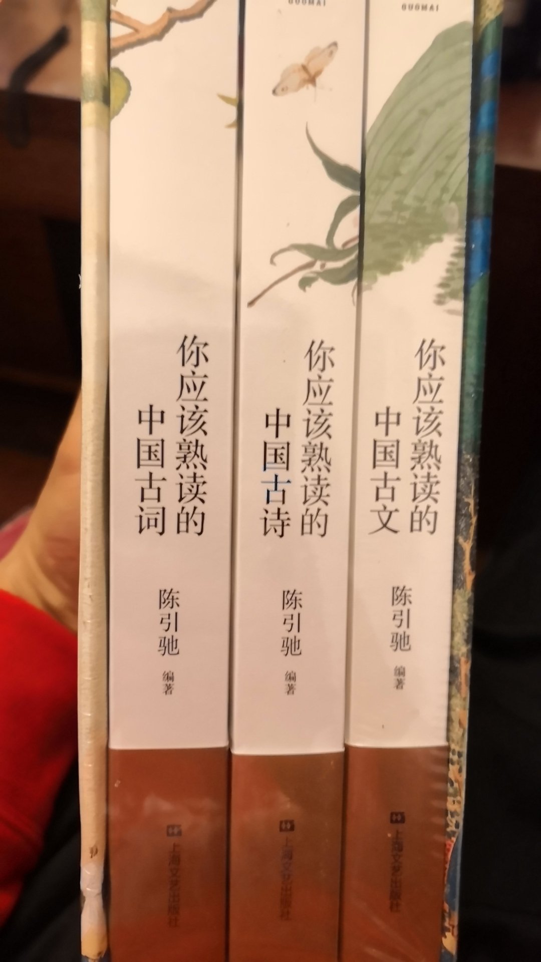 中国古诗词之美要从懂事儿的中小学开始欣赏，同时可以配合课堂教学一起把传统文化的传承下去！书籍不错包装用心，内容精炼！