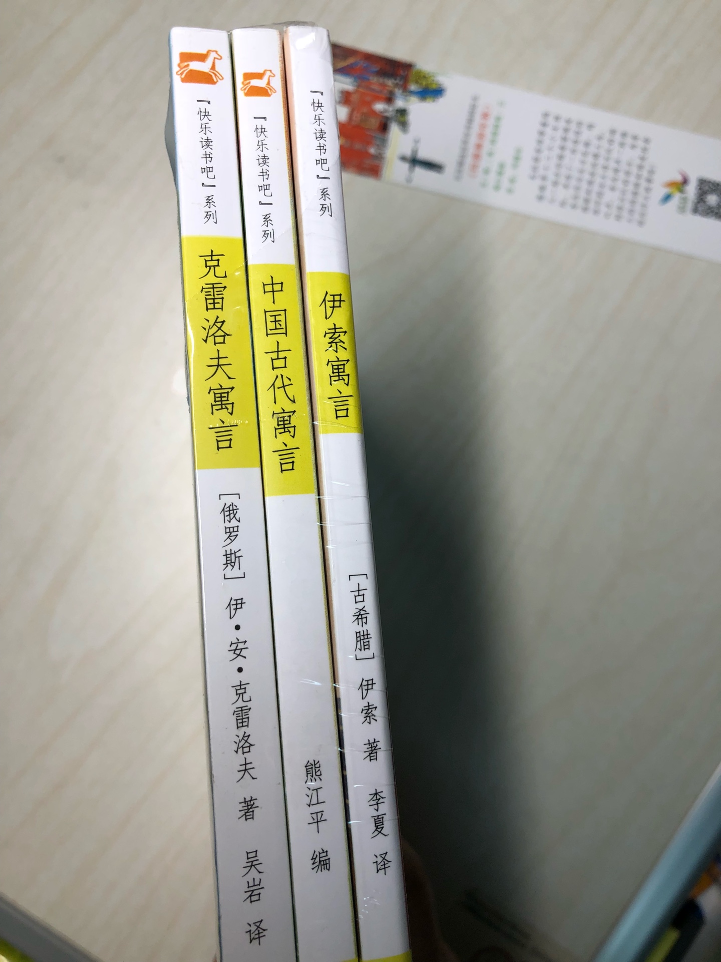 买给上课用的。老师指定的书。大概看了一下，内容还不错，好评！快递也给力！