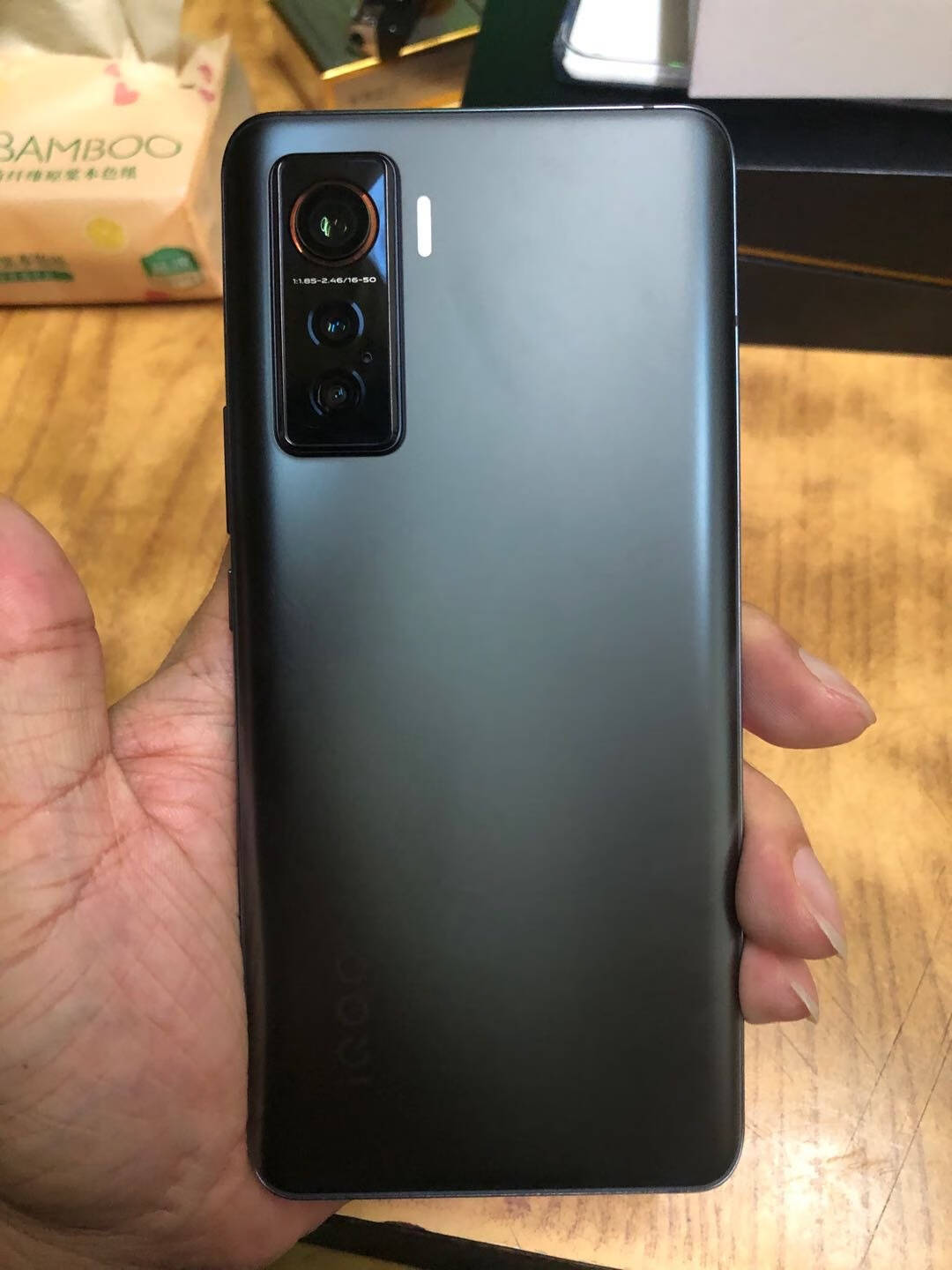 vivoiQOO5皓影12GB+128GB120Hz柔性屏骁龙865KPL专业电竞游戏手机双模5G全网通手机vivoiqoo5
