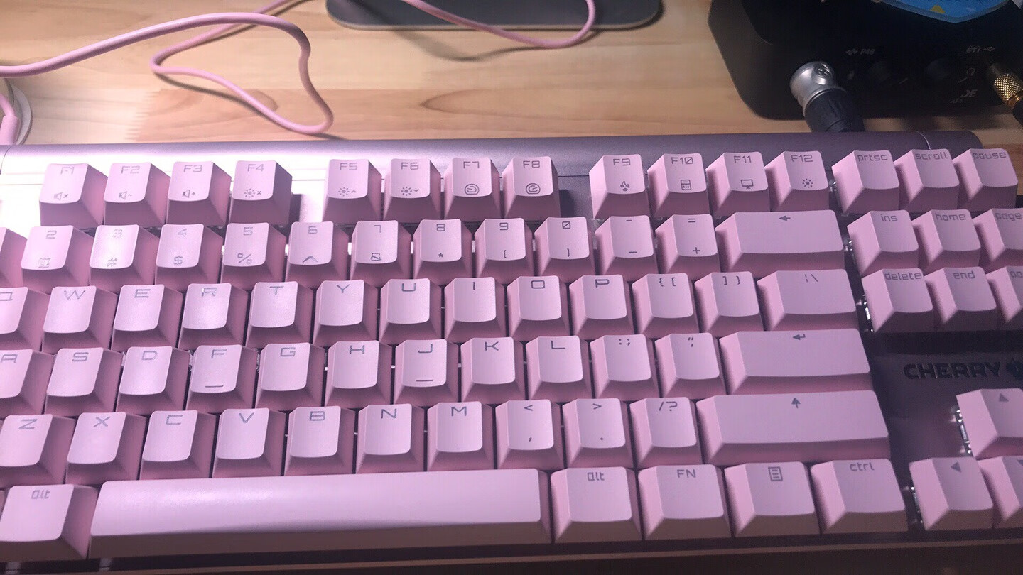 樱桃87键粉色机械键盘送女朋友茶轴码字礼物