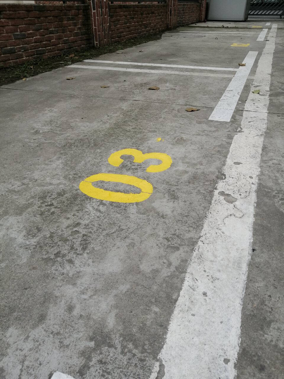 ADZ（香港）车位划线漆马路划线漆油漆地坪漆地面停车位画线耐磨篮球场水泥地快干型白色油漆黄色4.5kg