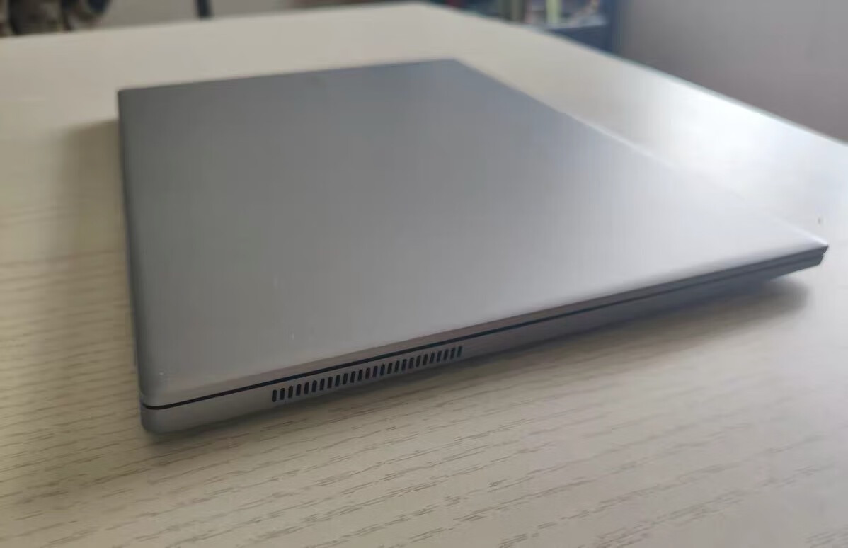 RedmiBook Air全面屏轻薄本，非常适合女生用的轻巧电脑