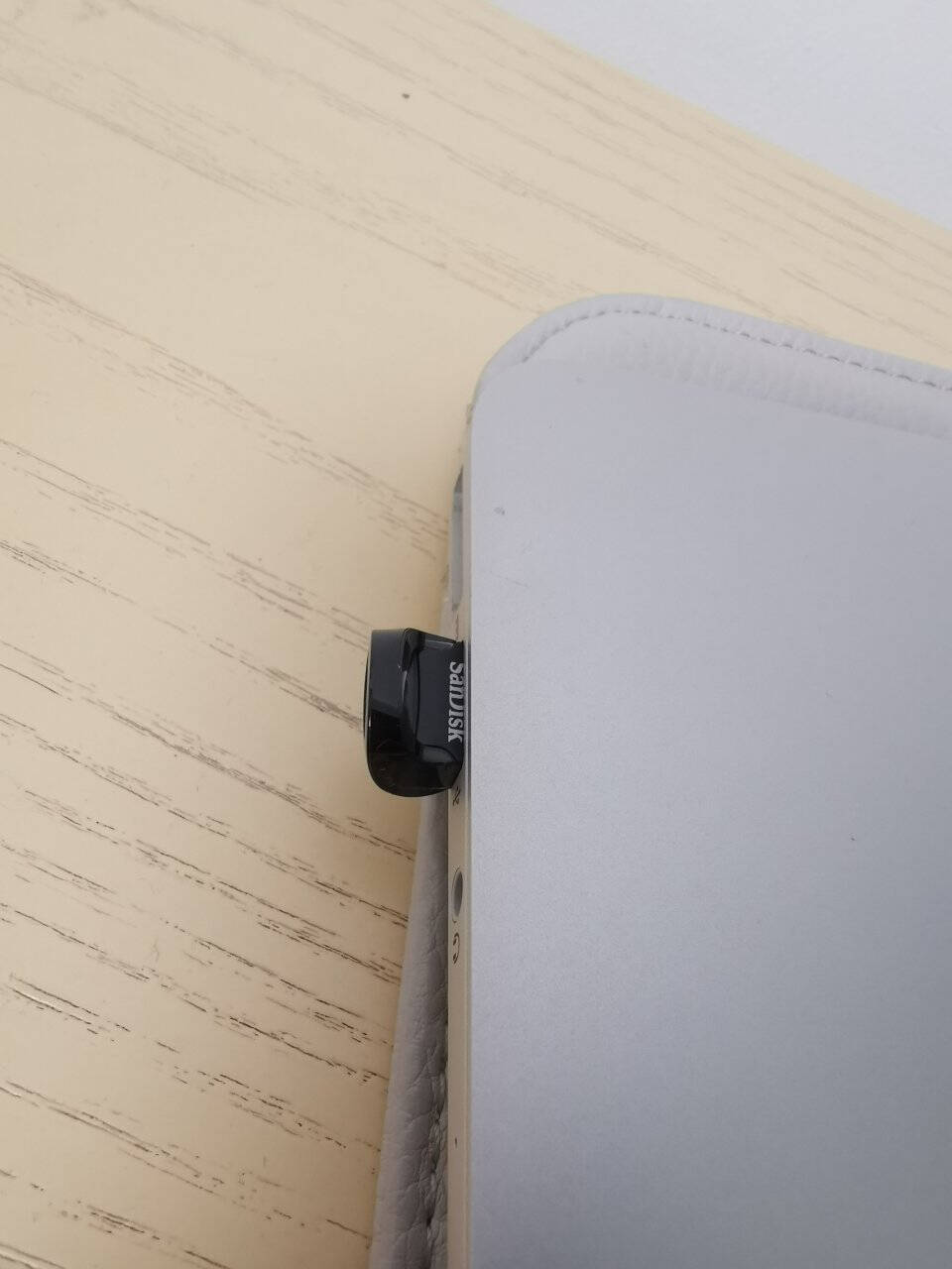 闪迪(SanDisk)64GBUSB3.1U盘CZ74酷奂银色读速150MB/s金属外壳内含安全加密软件