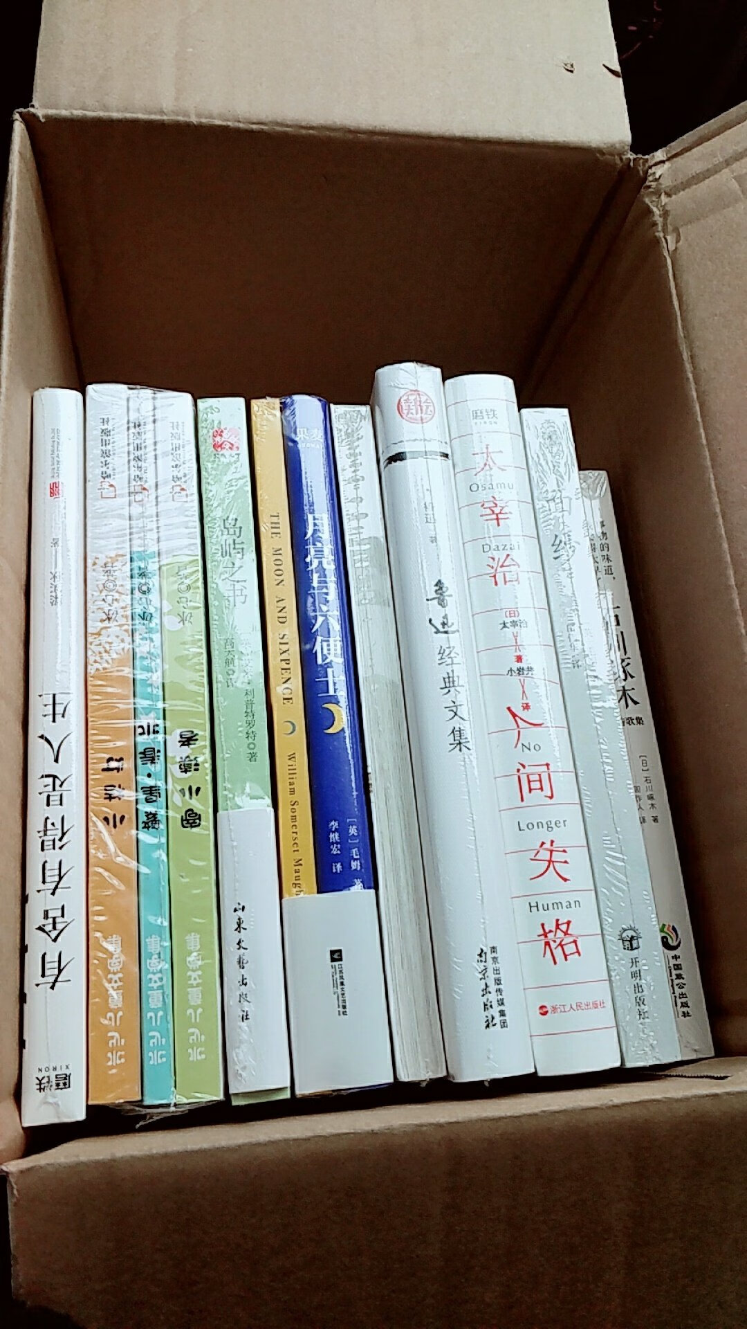 买了10几本书，每本都有塑料膜封好，感觉特别棒。