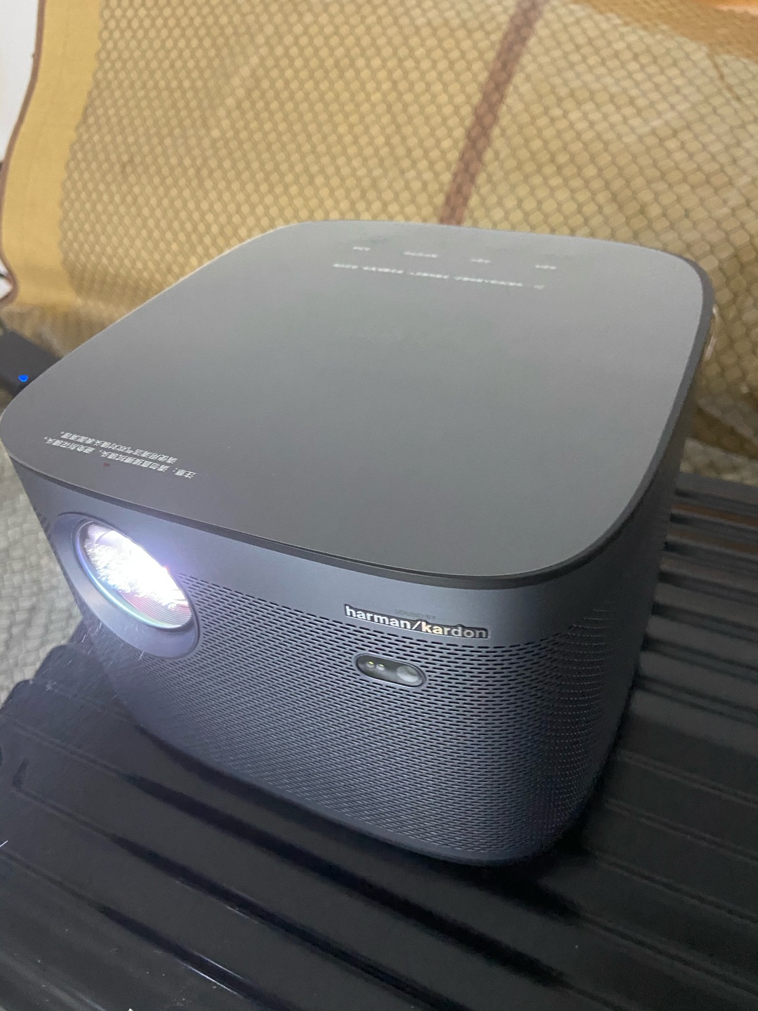 极米h3投影仪闭眼可入的水桶机女友喜欢户外看电影的感觉