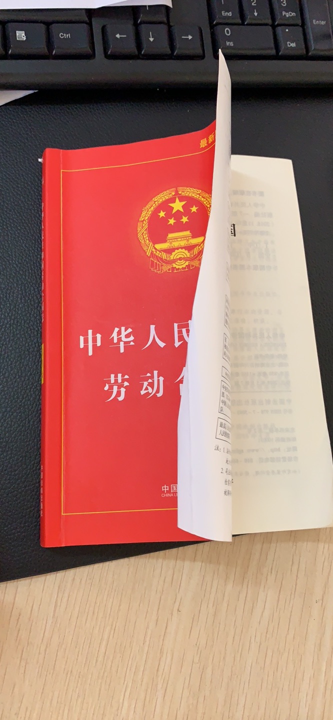 收到是这样的，?，看中的是书本的知识，但是也需要给书本简单包一下吧，只用胶带装着，难免变成这样啊