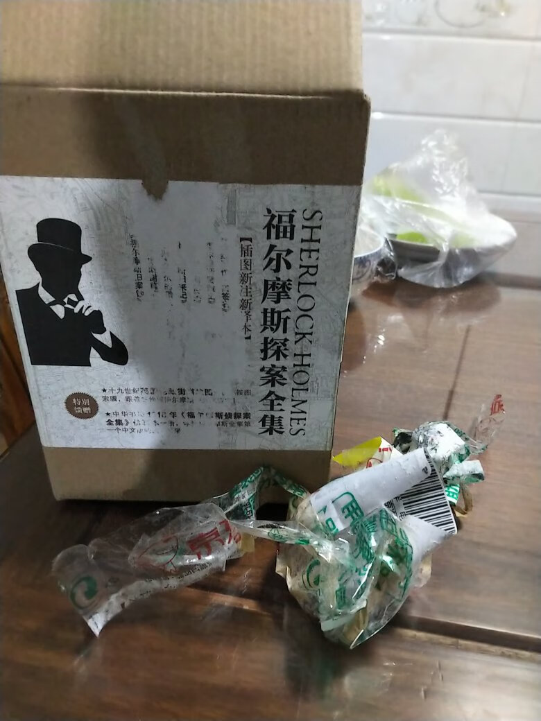 挺好的书，挺好的书盒，就不能装个袋子在贴胶带吗?