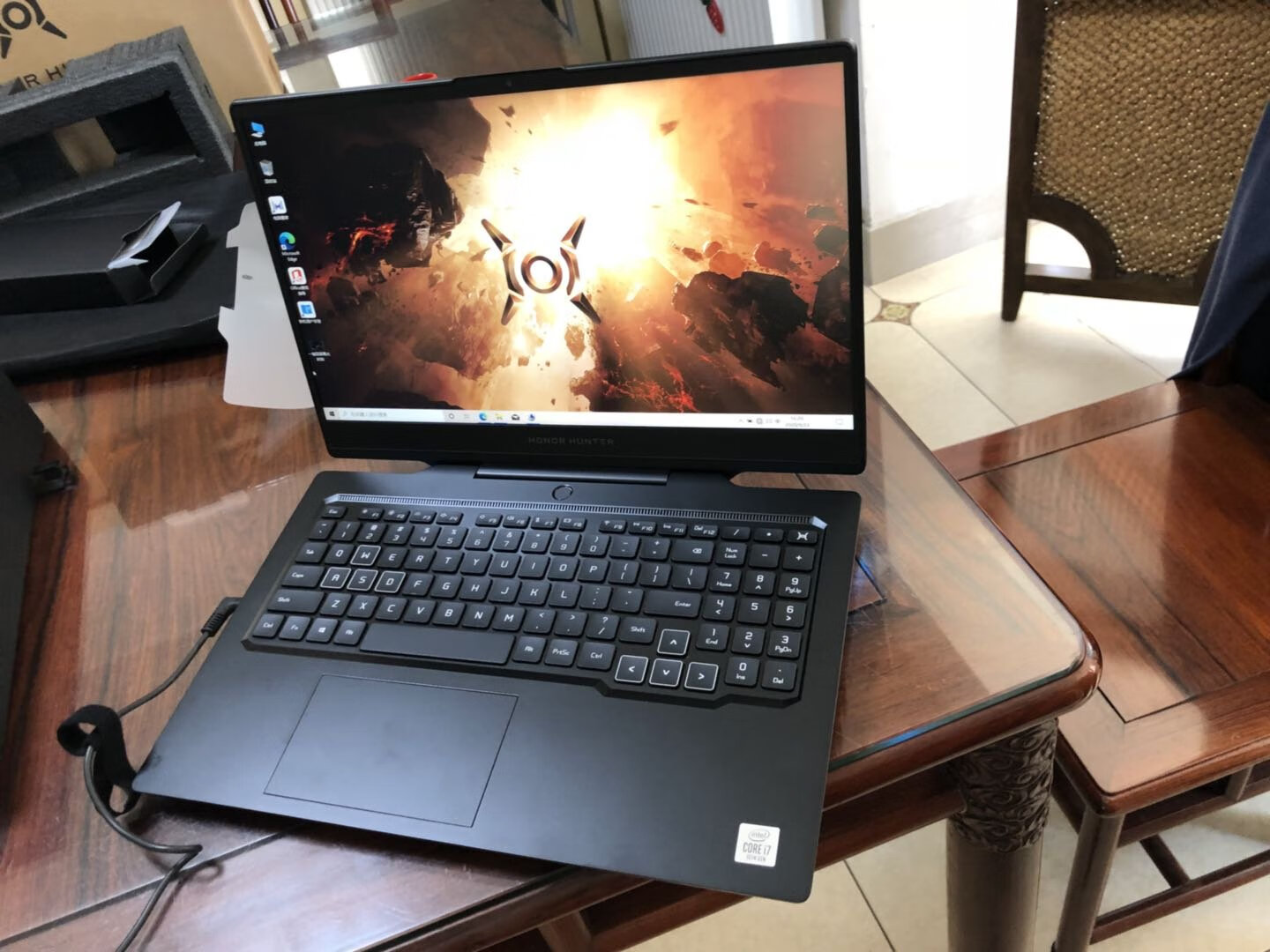 荣耀猎人161英寸游戏笔记本199mm轻薄机身设计