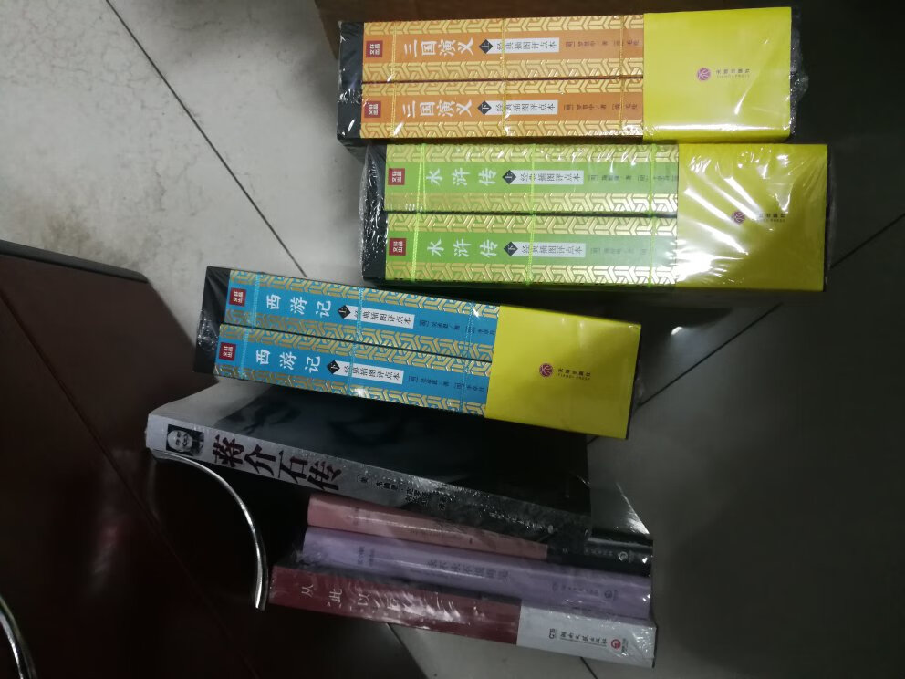 书已到手，哈，惊喜满满，这套书是最近买书收到的最厚的几本书，历史名著，质量杠杠滴，还有挂线的仿玉书签，特别高大上，绝对可以收藏。