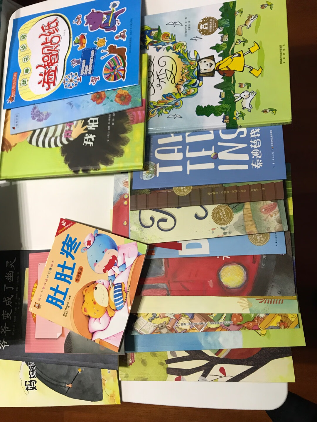 这次活动购买特别划算，图书设计精美，画风新颖有美感，帮助小朋友认知春天，故事都有一定的意义，而且可以锻炼小朋友讲故事的能力。送货那是肯定信任的！