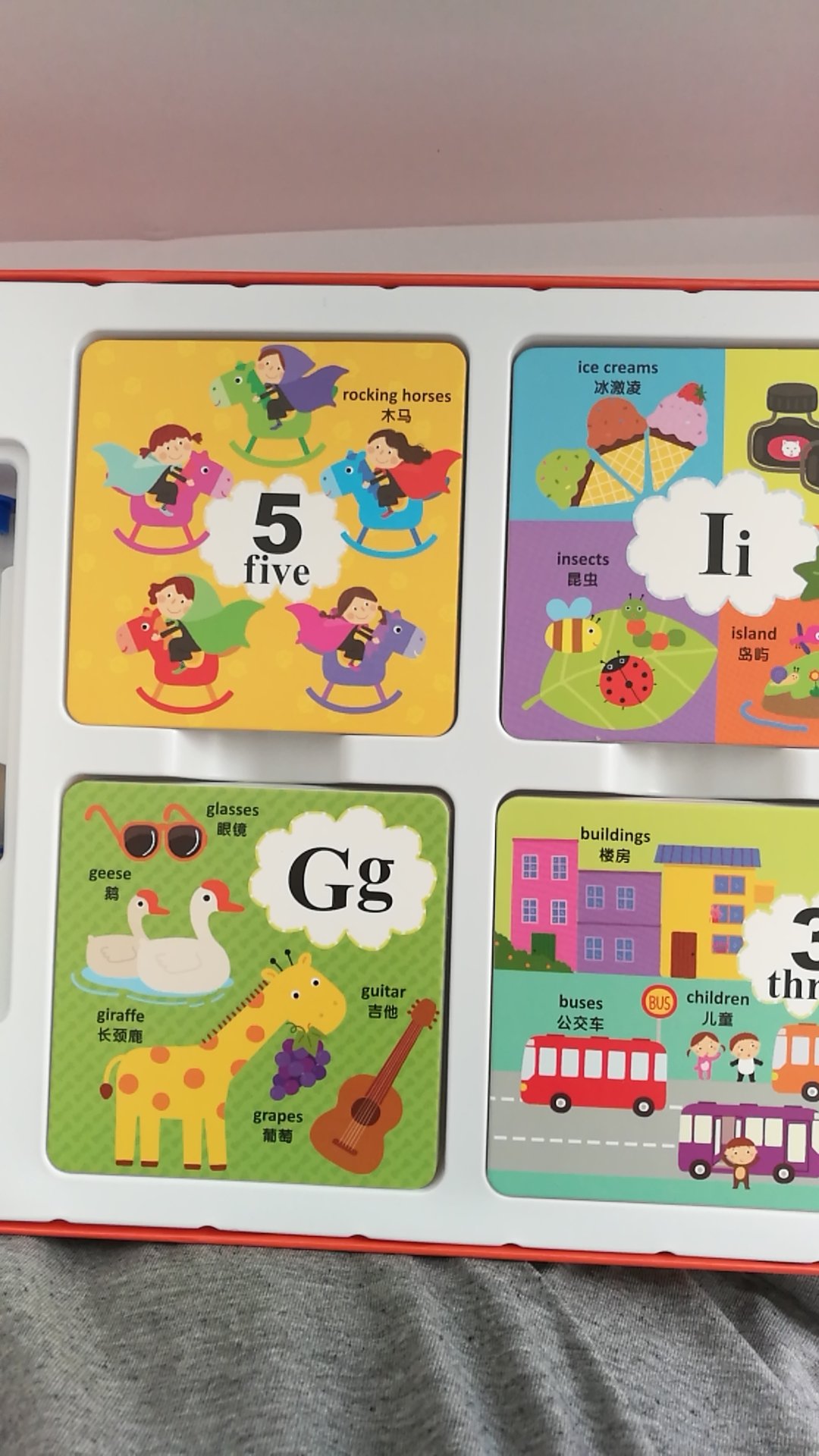 游戏很好，可以锻炼孩子的观察能力。并且这套卡片可以当做英文学习卡片，孩子正在学自然拼读，这个卡片刚好可以配合练习，值得购买