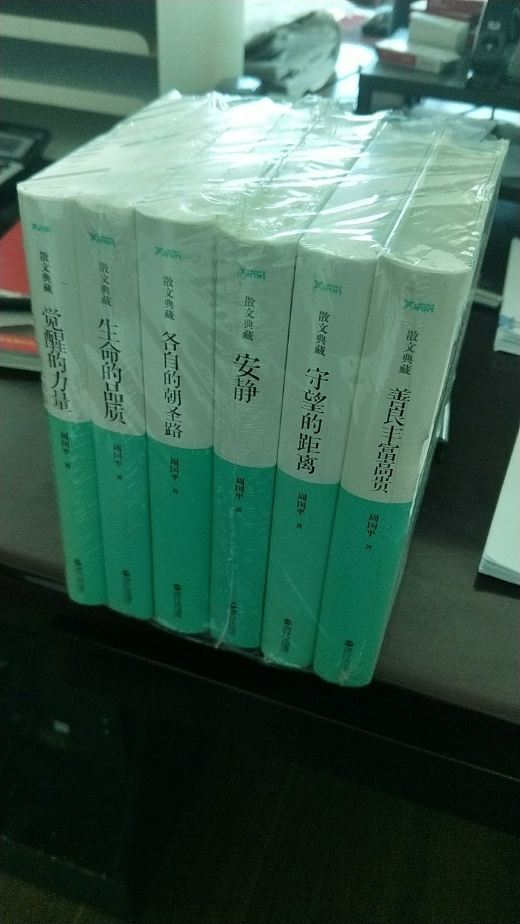 还没拆封 上一张图 没有外面的套装包装 与图不符 不便于收藏 减一颗星