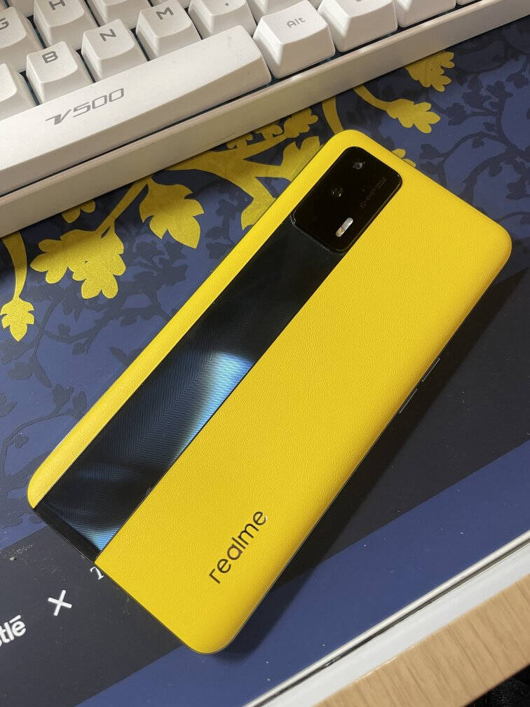 realme真我GT骁龙888120Hz屏幕65W闪充12GB+256GB曙光5g游戏手机