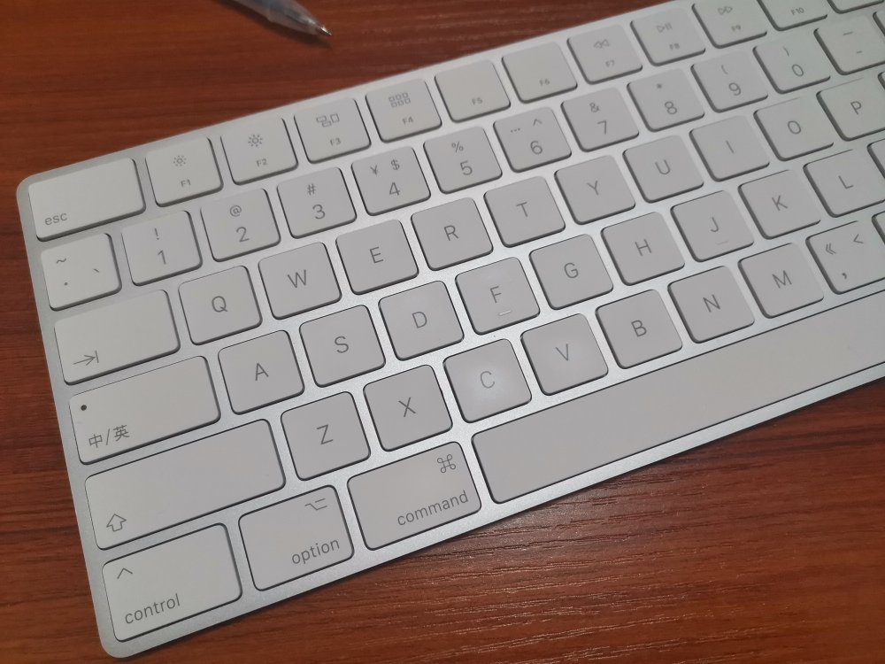 Apple带小键盘妙控键盘，和苹果电脑很好配合用