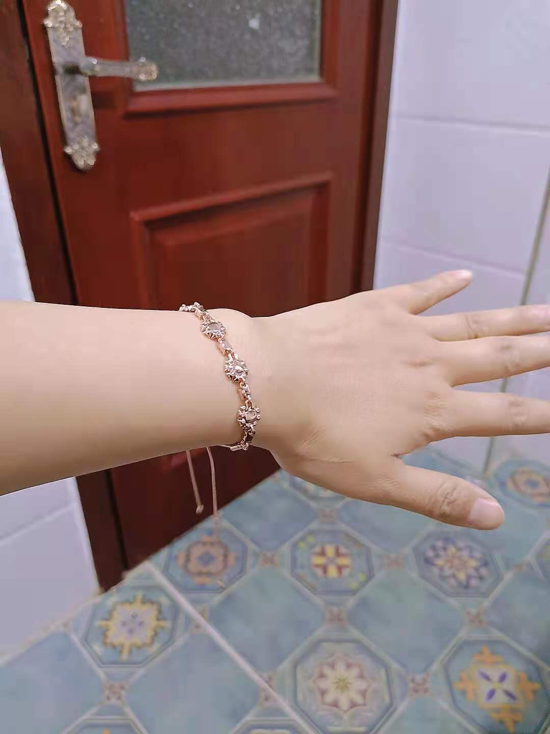 纪梵希清新花语系列手链玫瑰金色仿水晶可调节500元左右送老婆生日