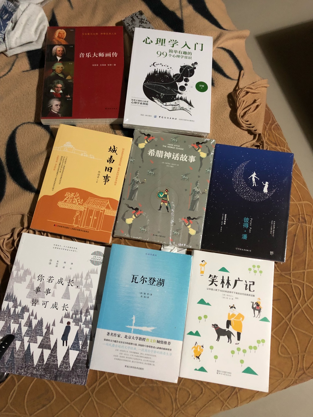 赶上活动，给孩子囤货。名著经典必读，孩子们慢慢看吧。自己也可以复习一下。手捧着书，感觉特别好！买书，特别靠谱儿！