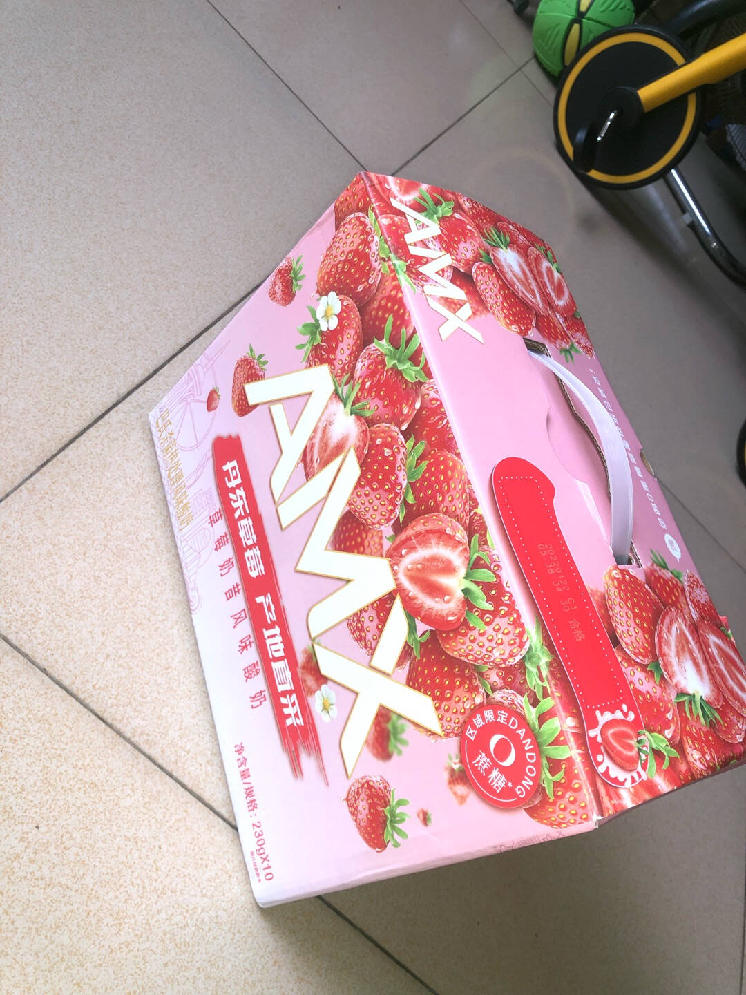 伊利安慕希AMX丹东草莓奶昔风味酸奶230g*10瓶/箱0添加蔗糖