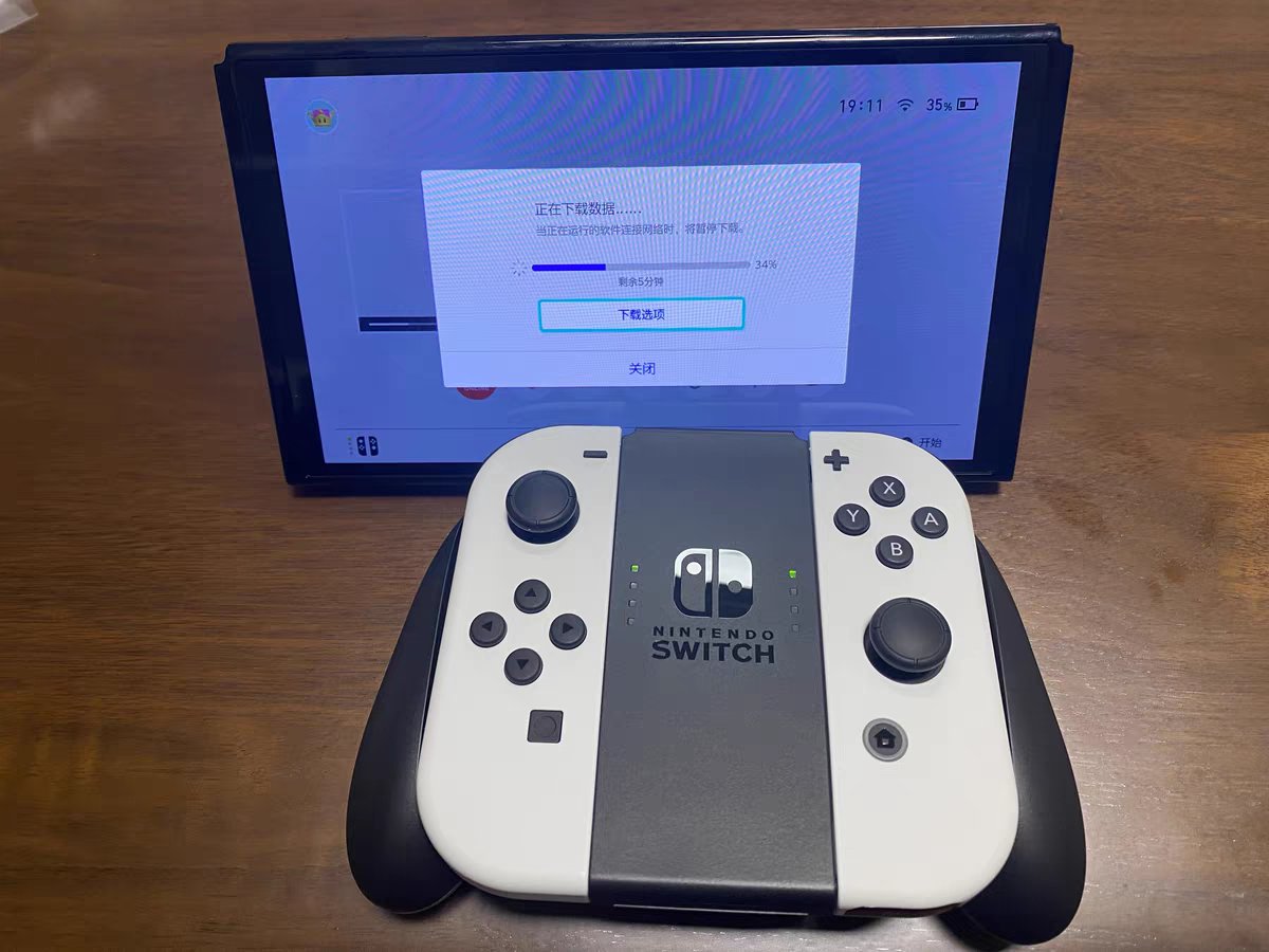 任天堂switch日版游戏机ns续航加强版2000元左右送老公生日礼物