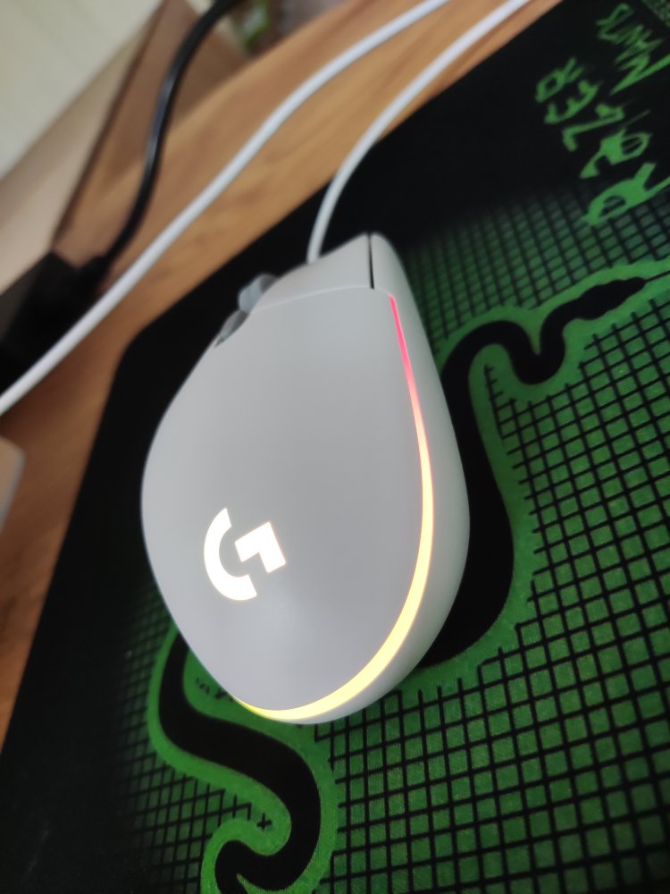 罗技g403有线/无线双模版游戏鼠标1ms快速响应,1680万色自定义灯光