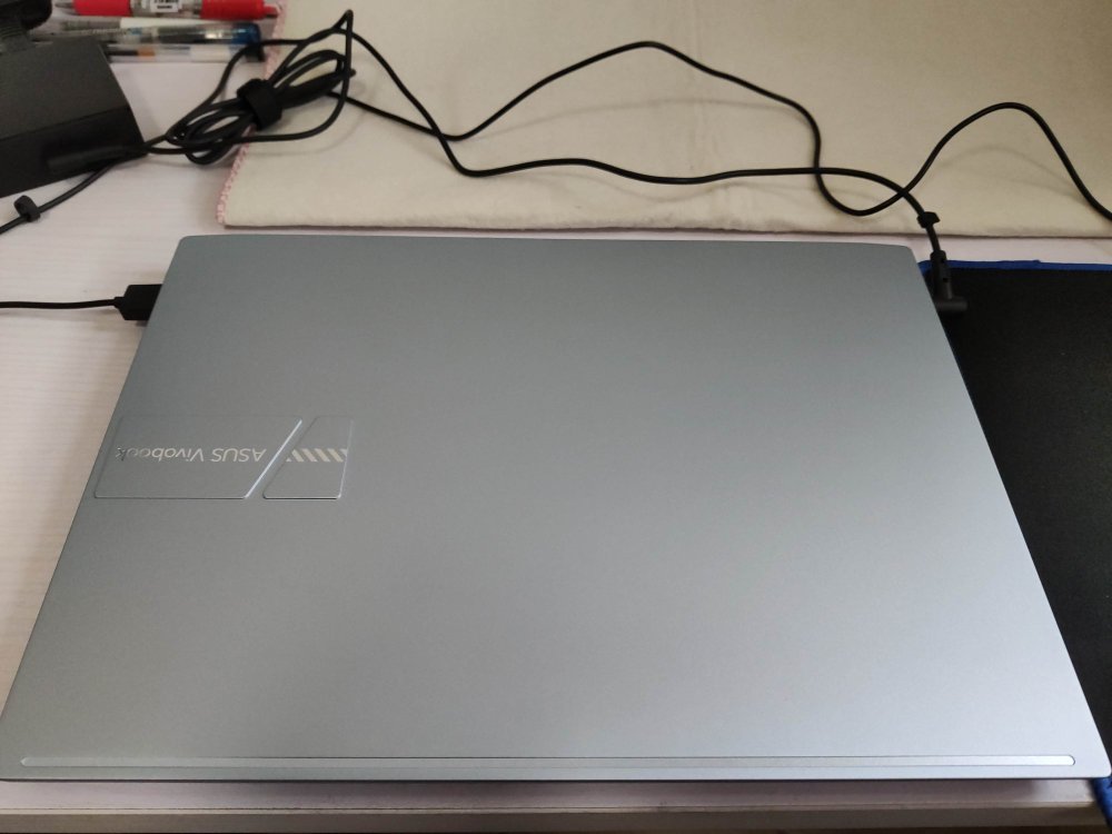 华硕无畏Pro14轻薄笔记本电脑，OLED高刷新率屏幕
