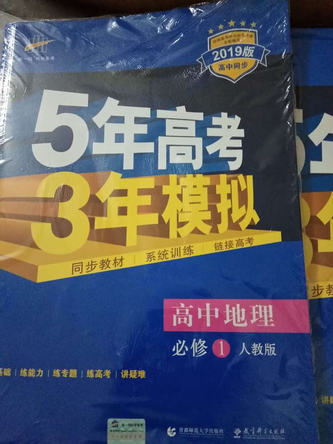 快递真的是很给力捏 一天时间就到啦 不过可能也是我离得比较近吧 总之，这大过年的辛苦快递小哥啦物流很给力，商家也很好但是就是这个包装的有待提高哦，隔着包装袋都看到里面是什么东西了 总之就是很棒啊啦不能一只住收到快递时的激动心情啦啦啦嘻嘻嘻