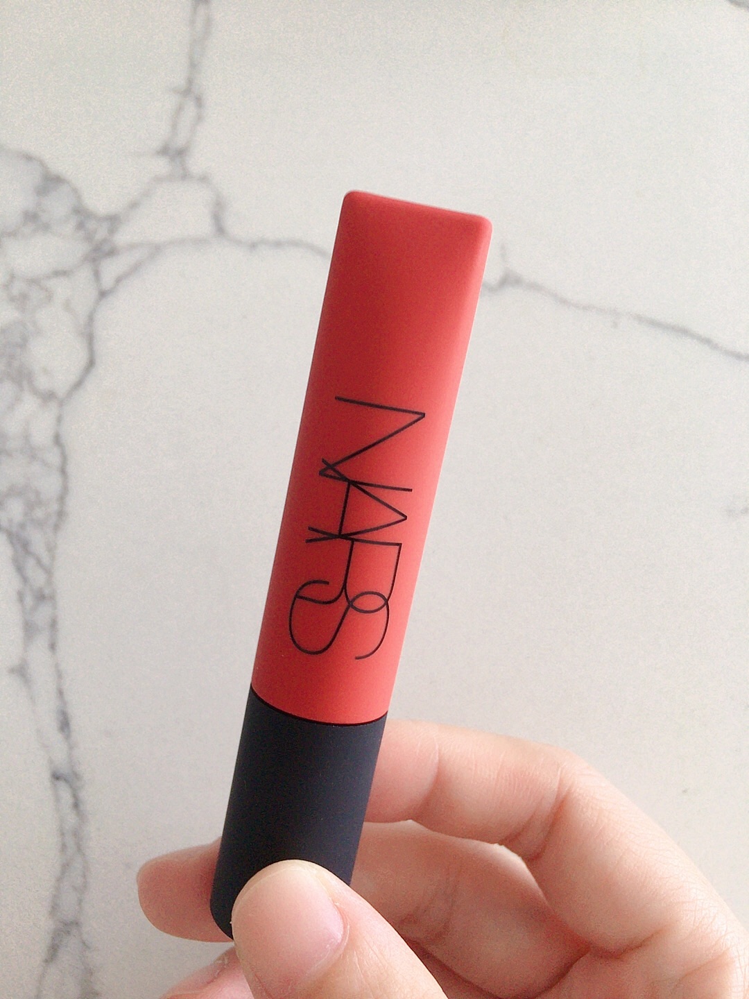 nars空气柔雾唇霜小橘钉轻薄质地300元左右送闺蜜伴手礼