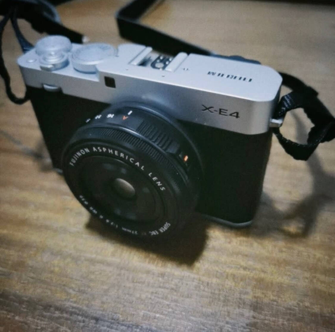 富士(FUJIFILM)X-E4/XE4微单相机套机银色(27mmF2.8镜头)2610万像素4K视频180度翻转自拍屏