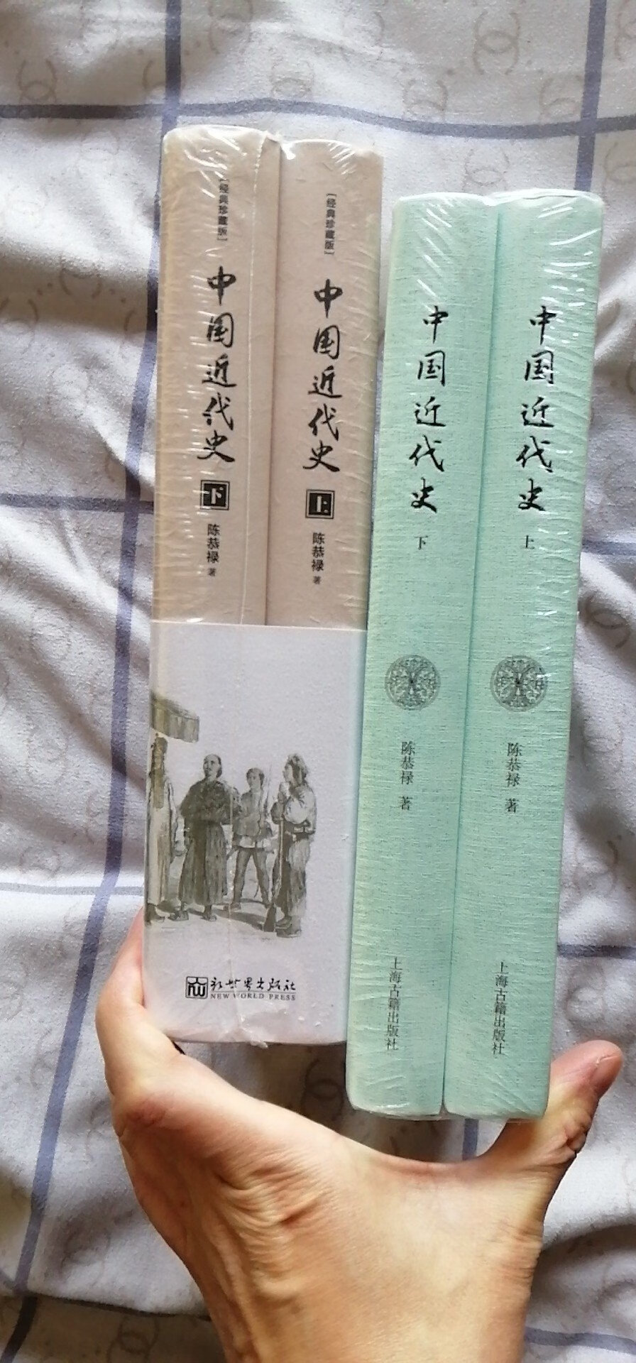 好厚实的两本书，帮同事买的，真心不错，不知道里面内容怎么样，信赖