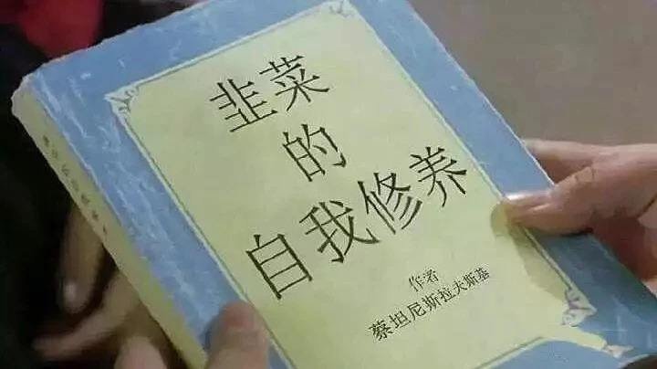 两本很小的书，双语比较简单，可以对照着看，质量一般般，最近晒图也不给豆子了，唉～