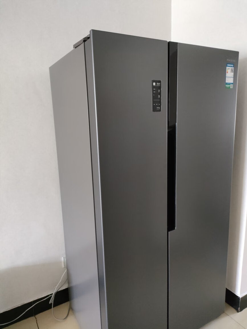 准备换个新的冰箱,京东里看了很多品牌款式,最终选择了这台容声的