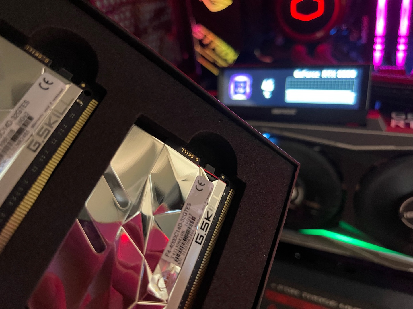 芝奇皇家戟尊爵版 32gb(2×16gb)ddr4 4000(f4-4000c14d-32gtes)点评