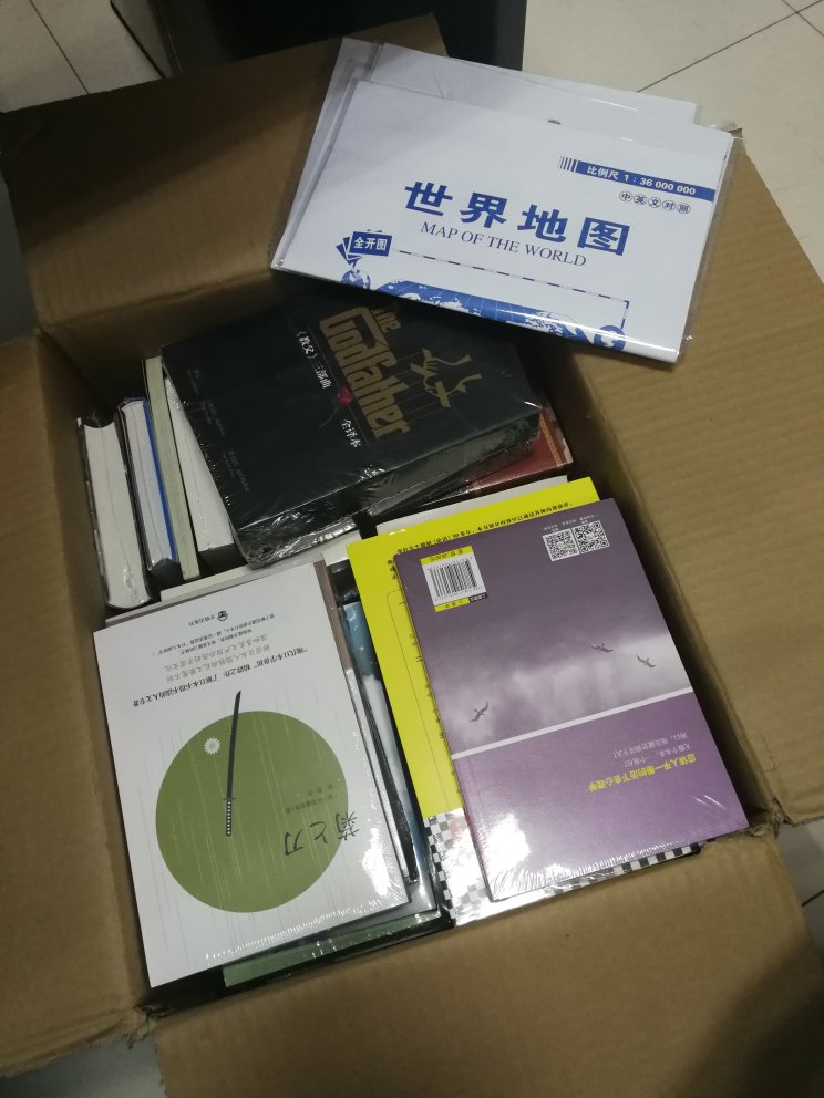 书很不错，包装完好，全新正版，发货也快，价格合理，购书还是满意的，已经买了很多本，控制不住剁手的节奏，有一些是想买的，可是看着看着想买的越来越多，真是在买书的道路上越走越远啊。