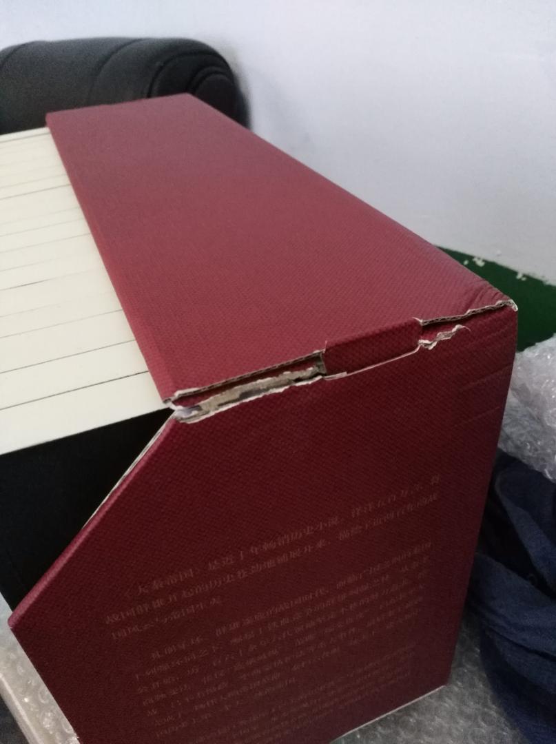 书还是不错的，但包装盒给弄破了，裂开了，有点小遗憾，但也可以理解，一盒书挺沉的，还赶上双十一！