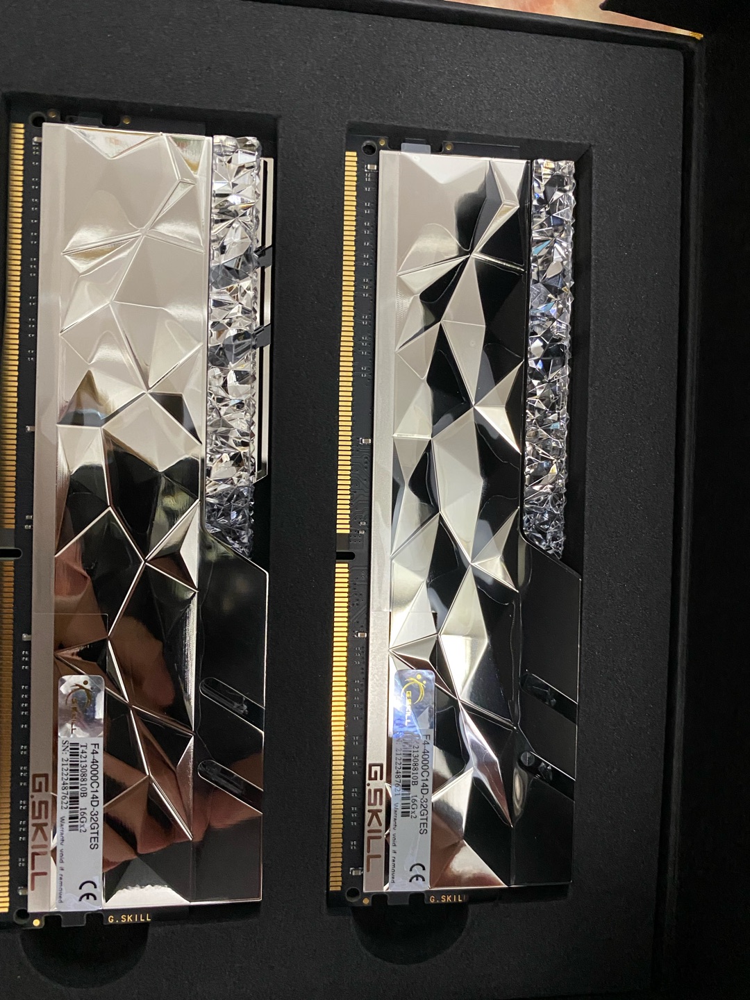 芝奇皇家戟尊爵版 32gb(2×16gb)ddr4 4000(f4-4000c14d-32gtes)点评