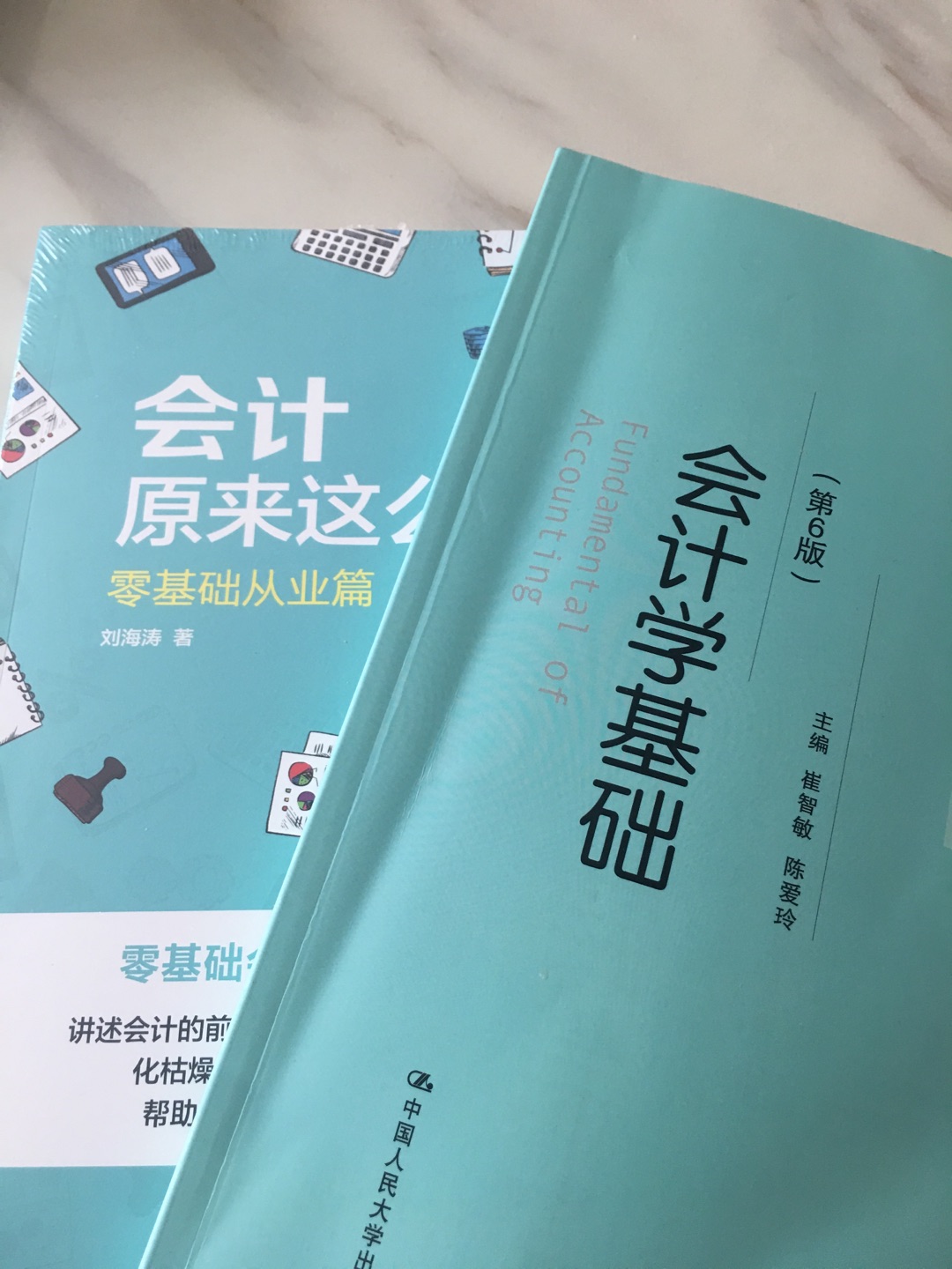 书的质量不错，是正品。关键得表扬下快递，太快了，头天晚上下单，第二天就收到了，书和快递都给五星好评，希望继续努力，加油！