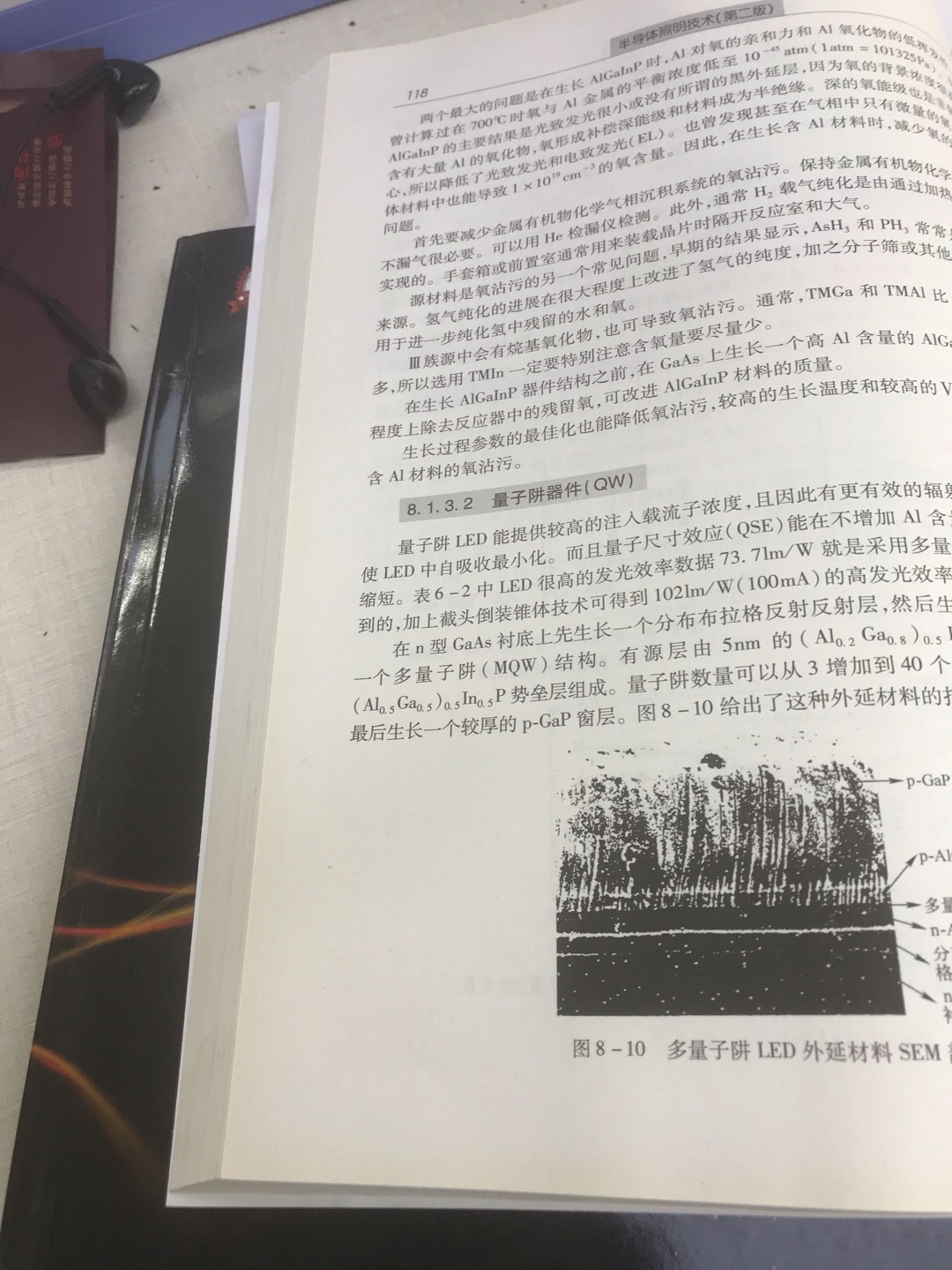 隔了很久才到货书很脏，封面上全是泥和划痕，感觉像旧书，里面书页都发黄了，差评这家店竟然还没有客服，售后根本找不到人