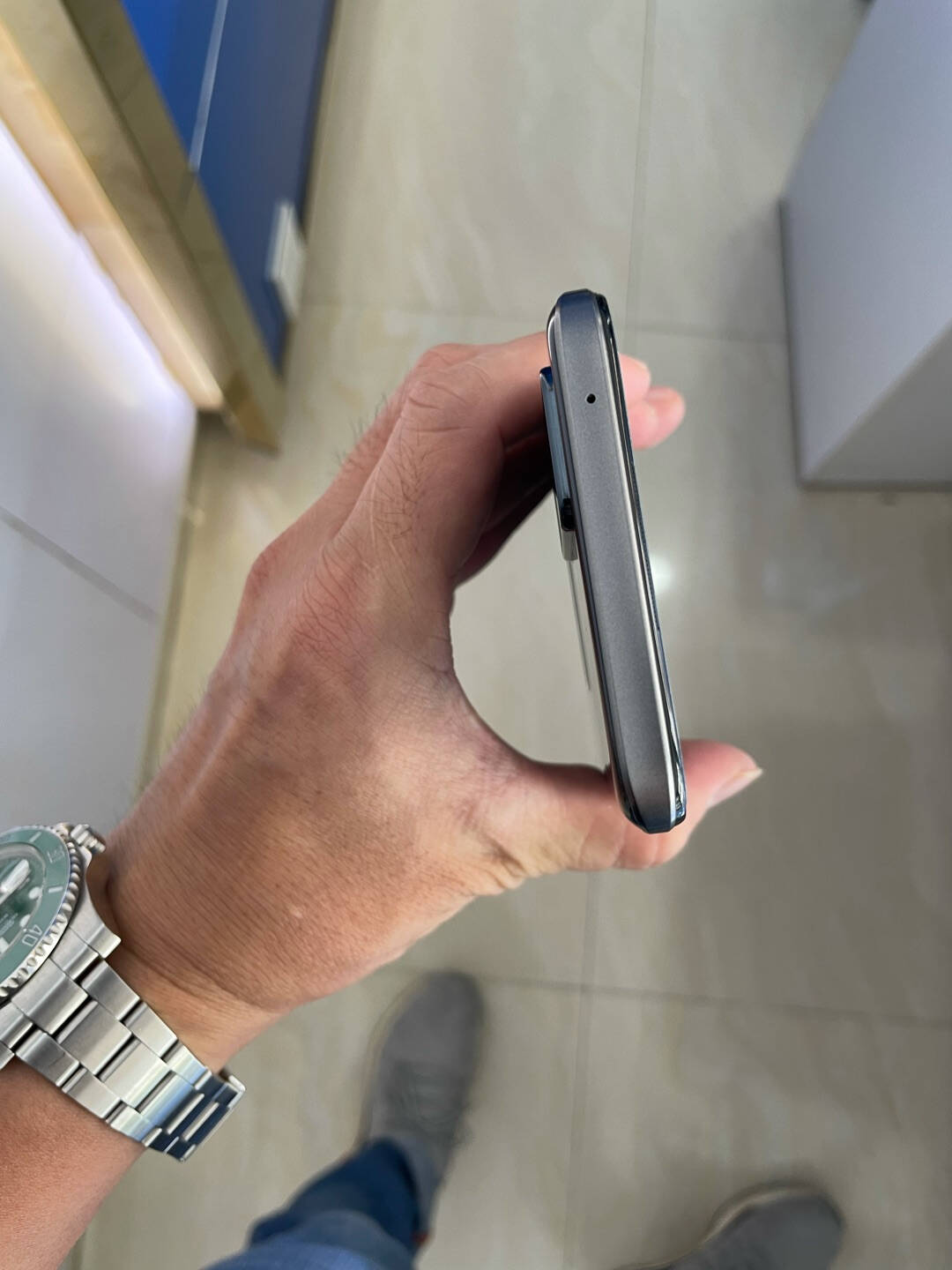 realme真我Q3骁龙750G120Hz可变帧电竞屏30W智慧闪充双5G游戏手机迷幻银6GB+128GB官方标配